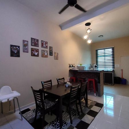 D'Q Putra Homestay Melaka Buitenkant foto