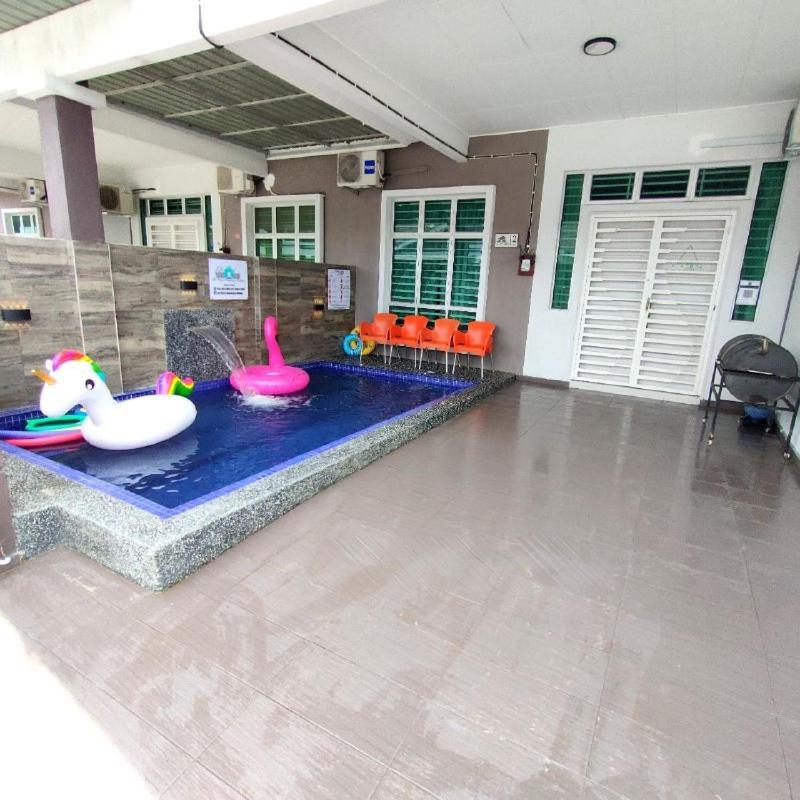 D'Q Putra Homestay Melaka Buitenkant foto