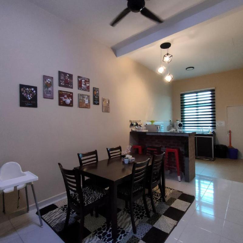 D'Q Putra Homestay Melaka Buitenkant foto